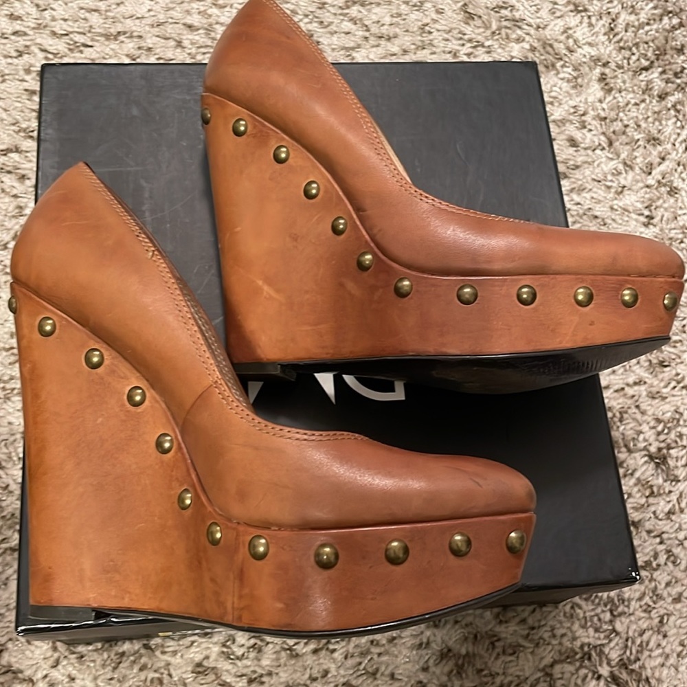Donald Pliner Tan/Cognac Soft Leather Wedge w Studs…. Size 7